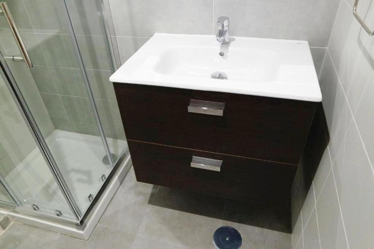 Apartamentos Urgel Madrid Bagian luar foto